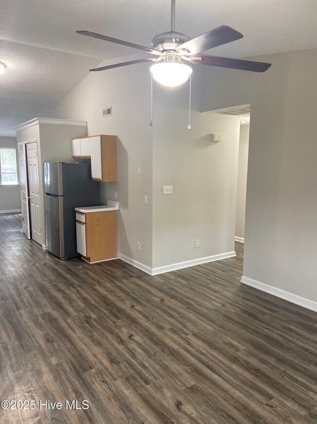 Building Photo - 102 Derwent Ct