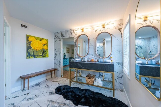 Building Photo - 5005 Canterbury Dr