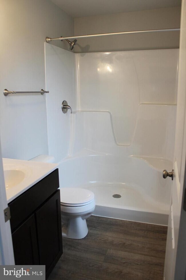 Building Photo - Stunning 3-bedroom townhouse in prime location!