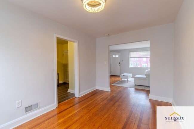 Building Photo - 8666 Oak Rd