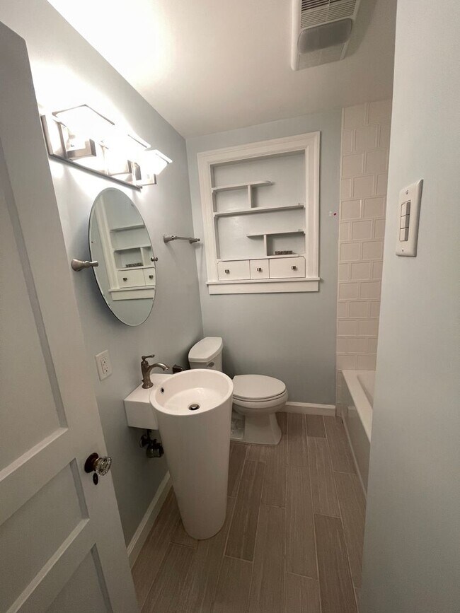 Building Photo - East Nashville!