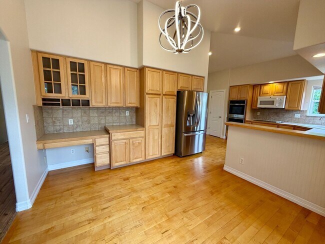 Building Photo - 625 Red Tail Dr