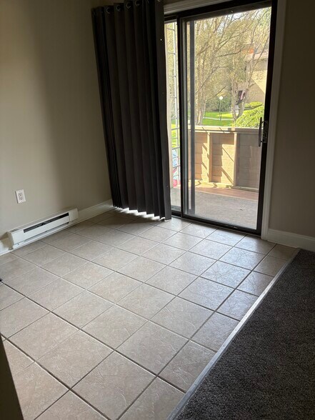 Building Photo - 219 Watertree Dr