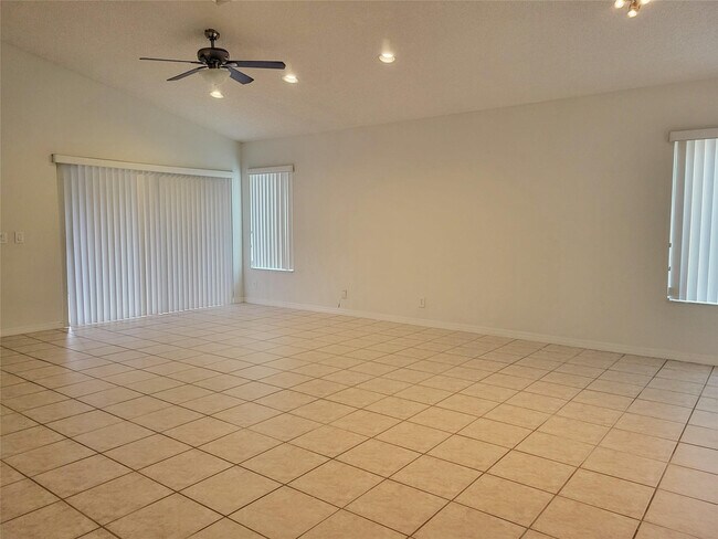Building Photo - 1409 Sabal Trail