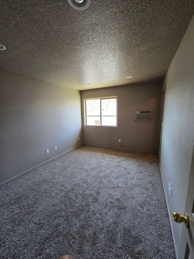 Building Photo - 1714