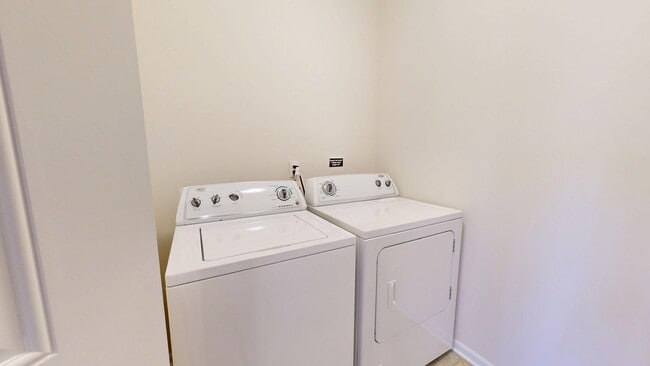 Building Photo - 1014 W Summerfield Gln Cir