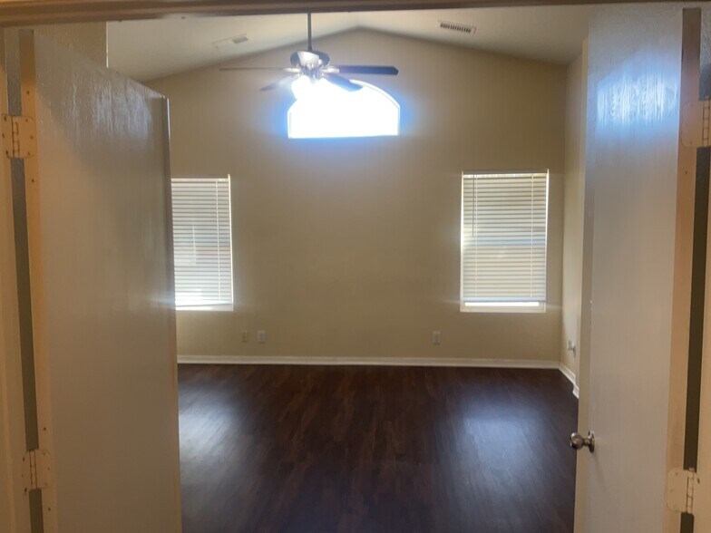 Building Photo - 10400 Calle Chulita NW