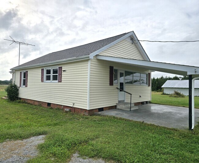Building Photo - 486 Folly Rd
