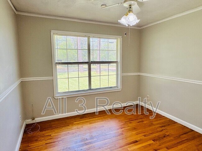 Building Photo - 1311 Marlowe Dr