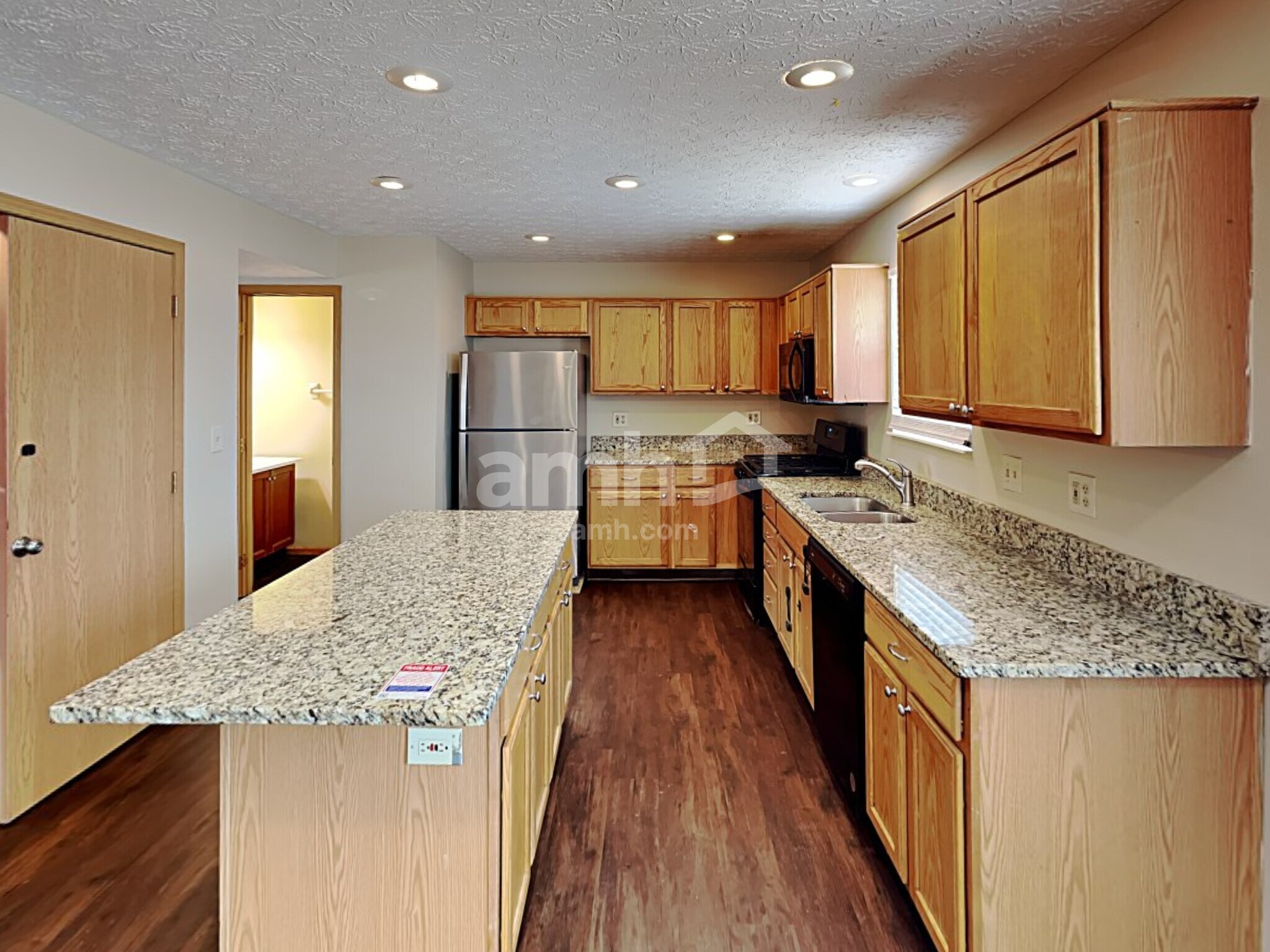 Building Photo - 472 Greenhill Dr