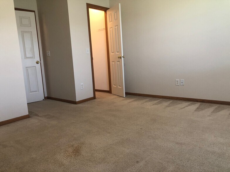 Building Photo - 2457 Yellowstone Dr