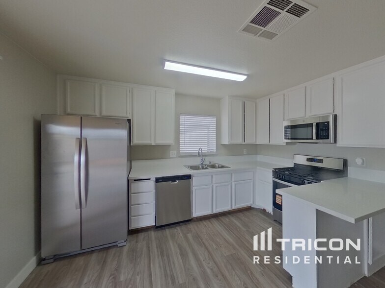 Building Photo - 523 Bayberry Dr