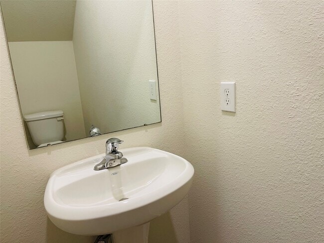 Building Photo - 11042 Hillside Creek Dr