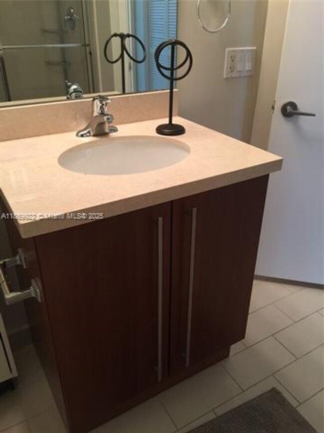 Building Photo - 79 SW 12th St unit 1406-S (A11869922)