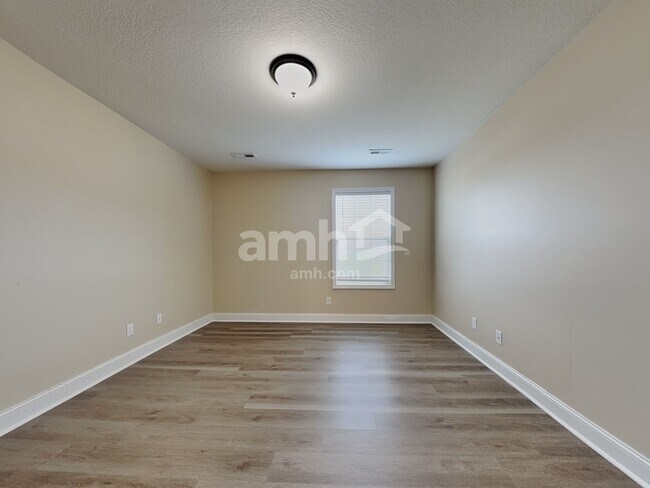 Building Photo - 7217 Deer Springs Way