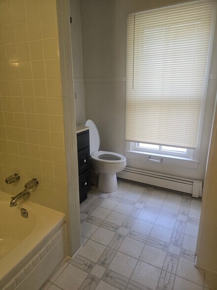 Building Photo - 708 Erie St