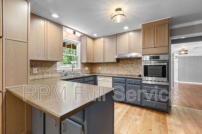 Building Photo - 8057 Arbor Dr