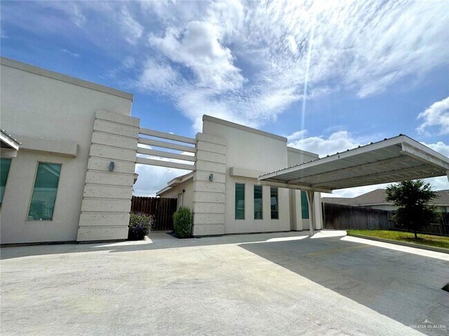 Building Photo - 1304 Alta Vista Dr