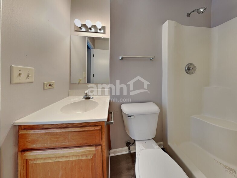 Building Photo - 5925 Bluegrass Trl