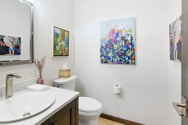 Building Photo - Luxury ski season rental is an entertainer...