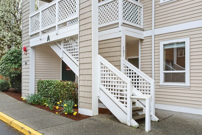 Building Photo - Available Now! Charming 3-Bedroom Home in ...