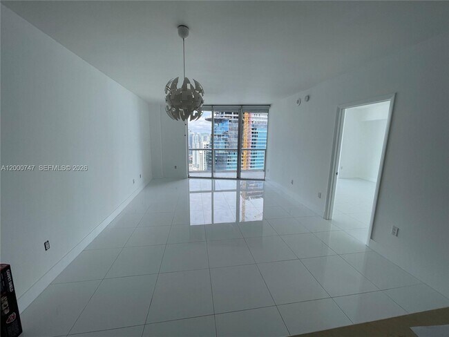 Building Photo - 475 Brickell Ave