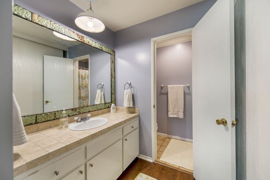 First bathroom - 1720 Ardmore Ave