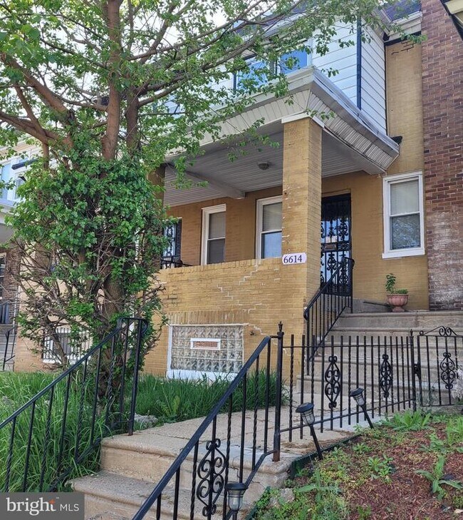 Primary Photo - 6614 N Smedley St