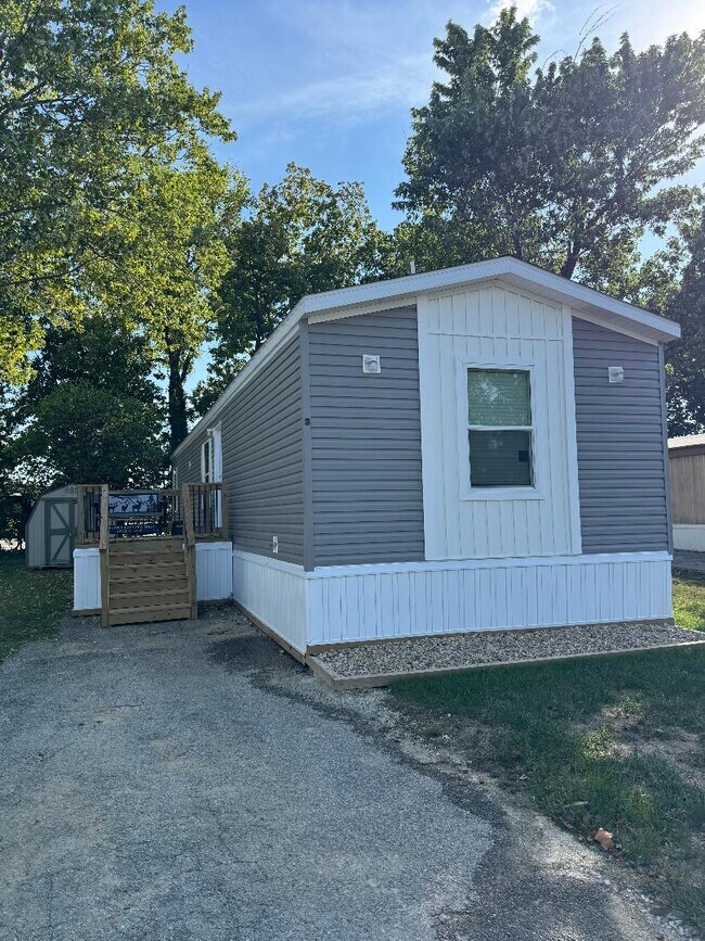 Building Photo - 3 Fox Haven Dr