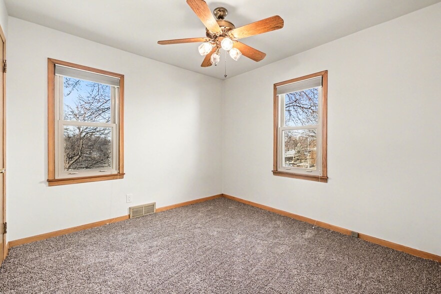 Building Photo - 2406 S 46th St