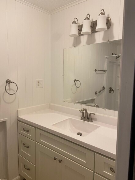 Building Photo - 1123 Law Rd