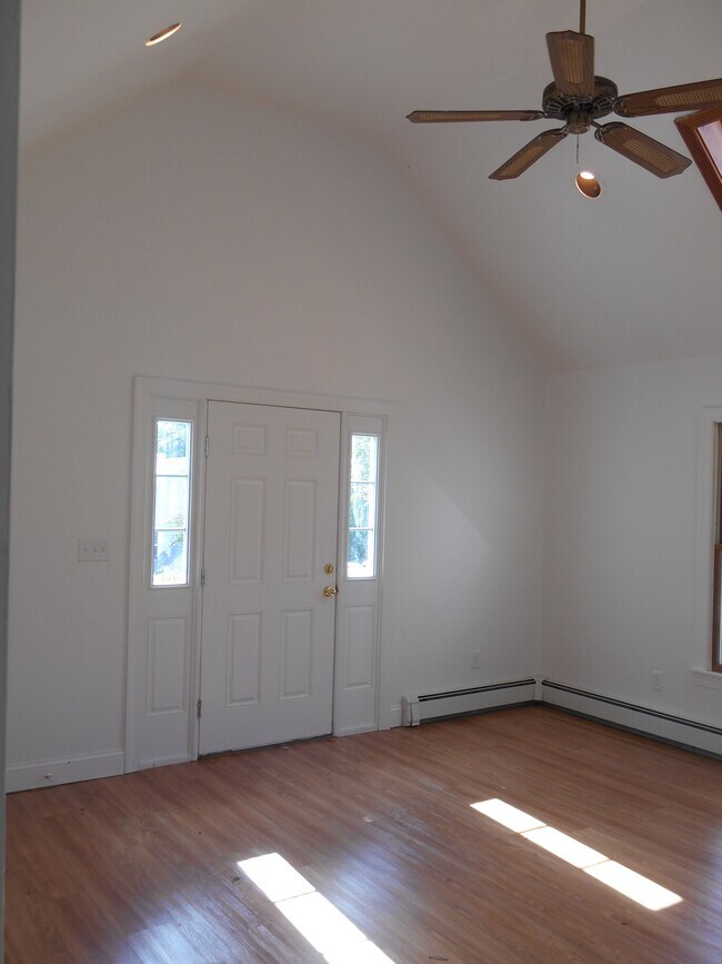 Building Photo - 14 Highland Ave