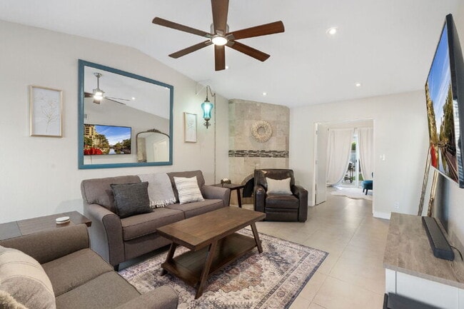 Building Photo - 14410 North 42nd Pl