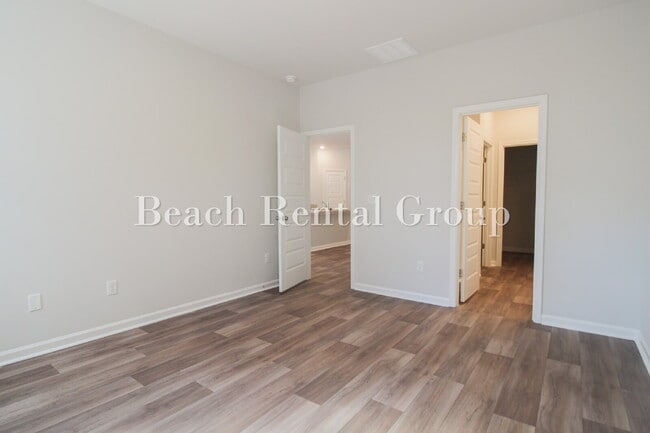Building Photo - Gorgeous End Unit in Myrtle Beach