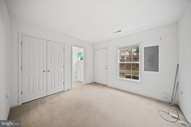 Building Photo - 23094 Fontwell Square