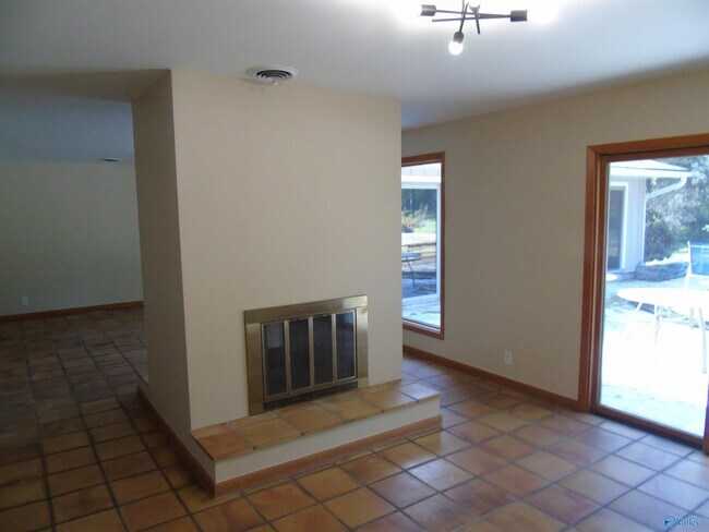 Building Photo - 2504 Maysville Cir NE