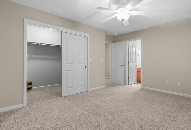 Building Photo - 3-bedroom, 2-bathroom home located in the ...