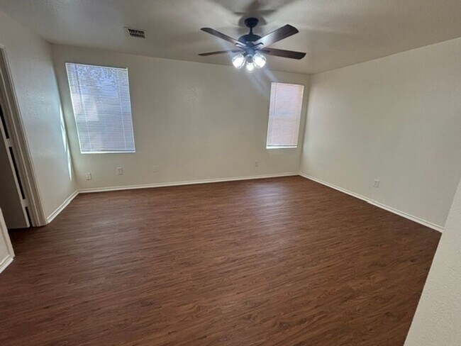 Building Photo - 1424 Krista Dr