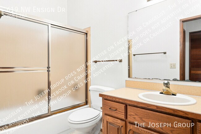 Building Photo - 619 NW Ensign Dr