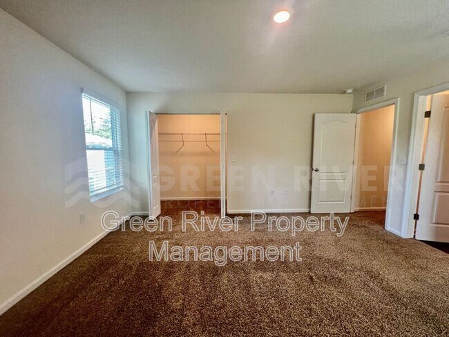 Building Photo - 294 Aralia Ln