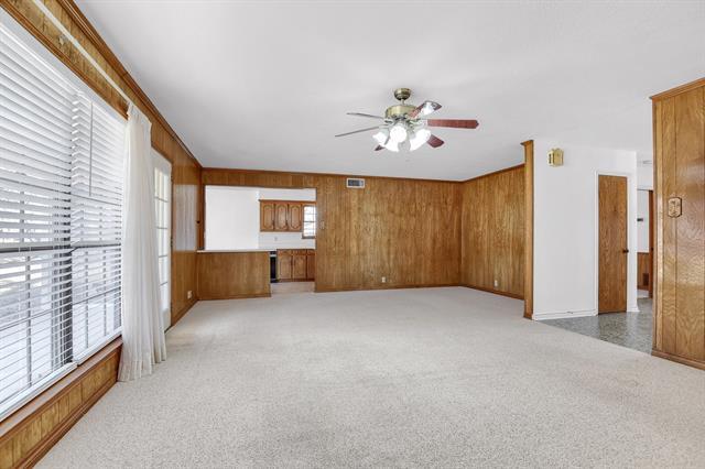 Building Photo - 924 W Kiowa Dr