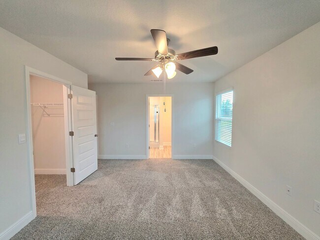Building Photo - 3-Bedroom Townhome
