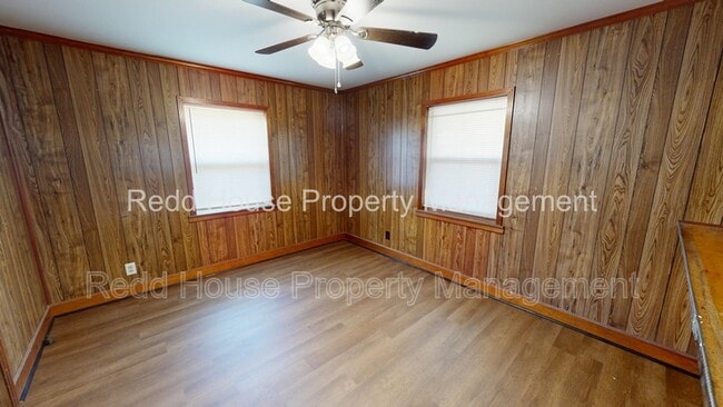 Building Photo - 107 Metcalf St