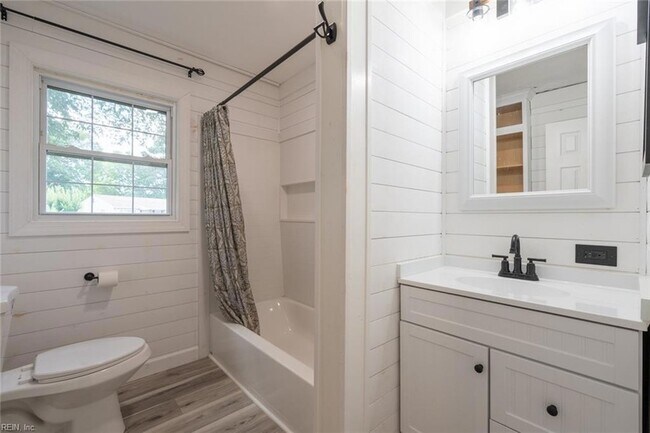 Building Photo - 314 Mohican Dr