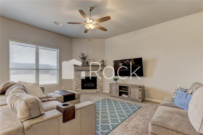 Building Photo - Gorgeous 3 Bedroom Home with Storm Shelter located in The Waters in Moore!! **All Appliances Incl...