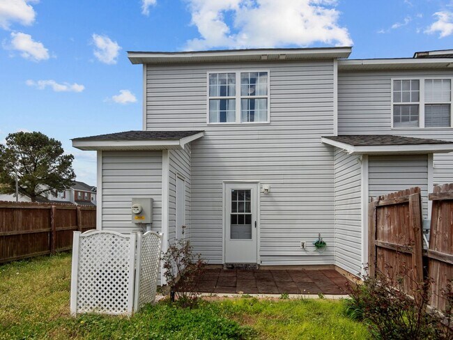 Building Photo - Welcome to Marsh Oaks!