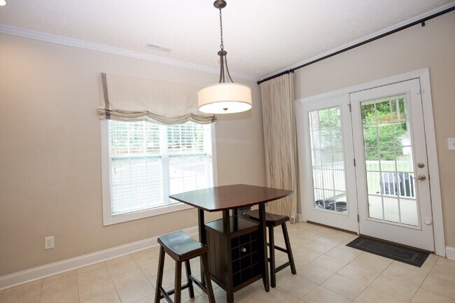 Building Photo - "Large 3-Bedroom plus BONUS Retreat with S...