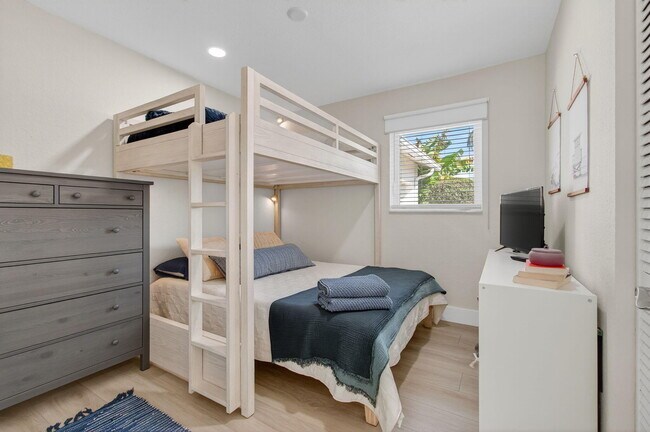 Building Photo - 802 Mallard Dr