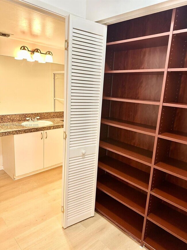 Building Photo - 19601 E Country Club Dr