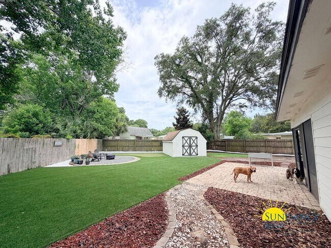 Building Photo - Stunning 3BR Home in PRIME Fort Walton Beach neighborhood!